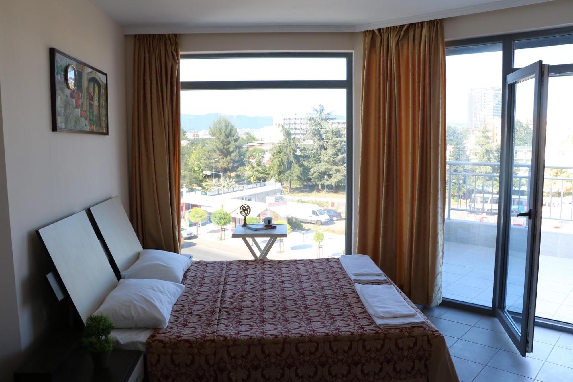 Persani Hotel-Free Parking Slăntjev Brjag Exteriör bild