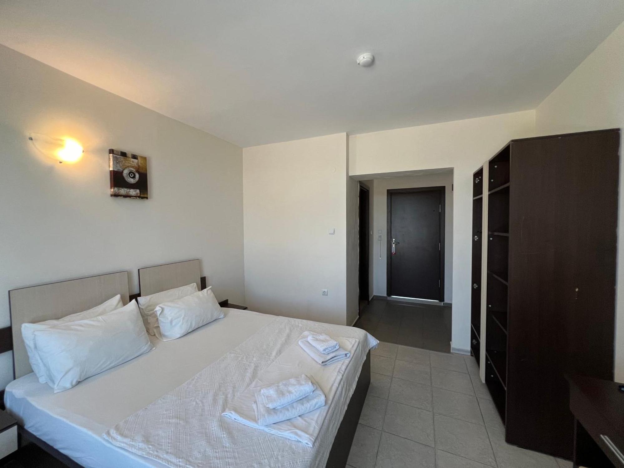 Persani Hotel-Free Parking Slăntjev Brjag Exteriör bild