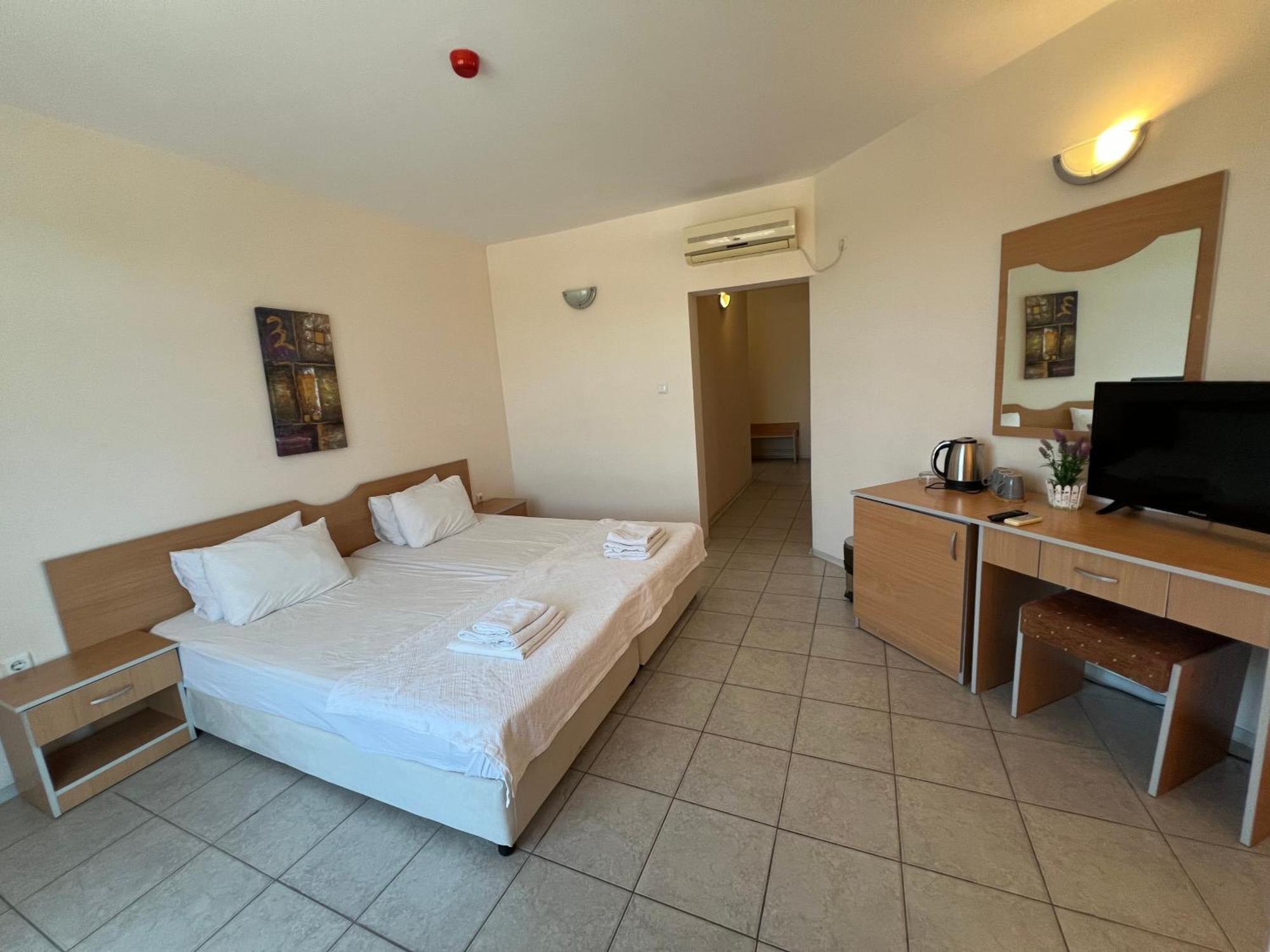 Persani Hotel-Free Parking Slăntjev Brjag Exteriör bild