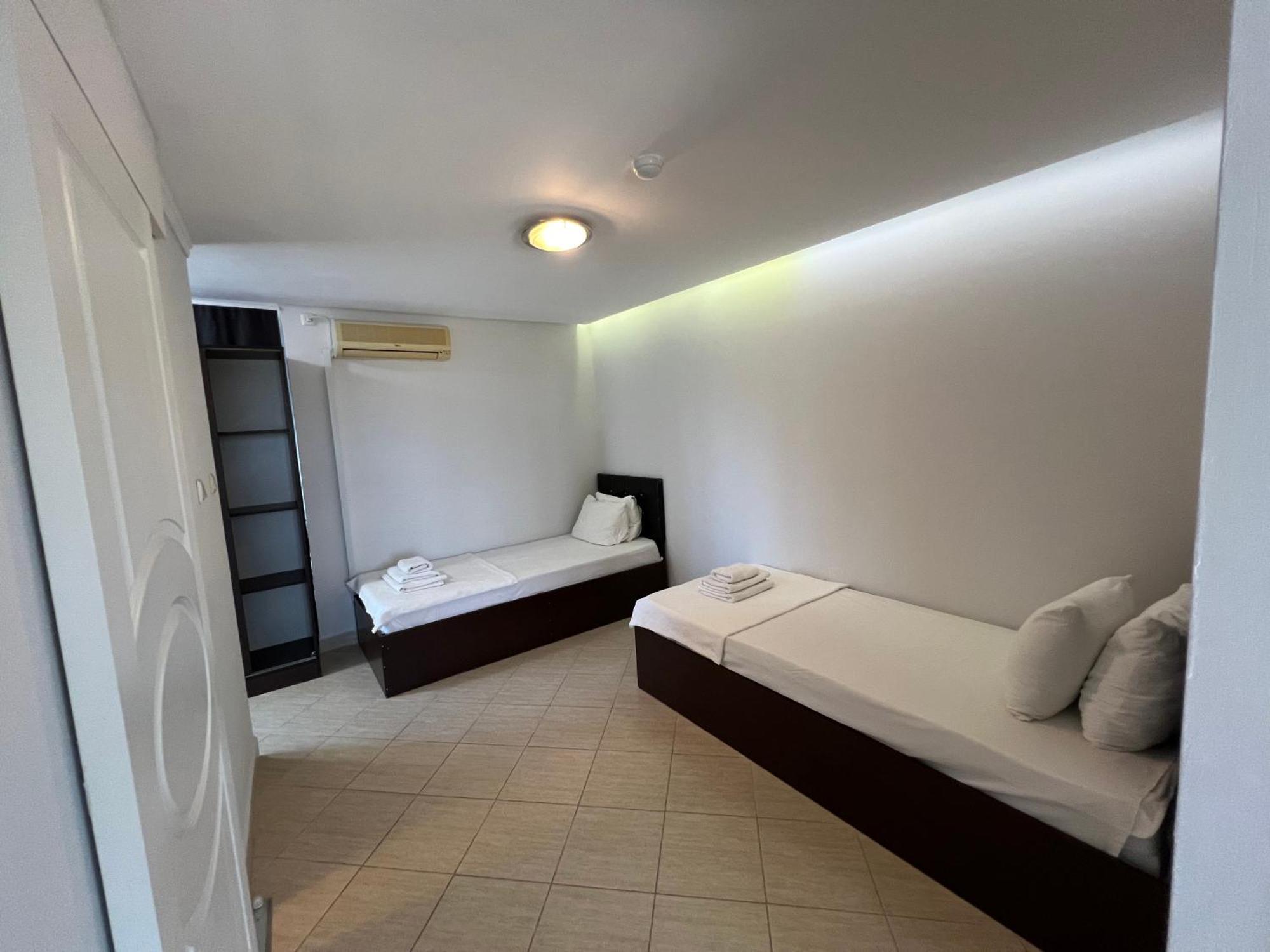 Persani Hotel-Free Parking Slăntjev Brjag Exteriör bild