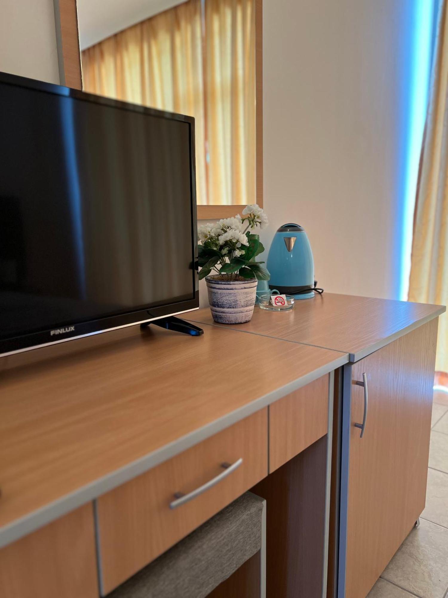 Persani Hotel-Free Parking Slăntjev Brjag Exteriör bild