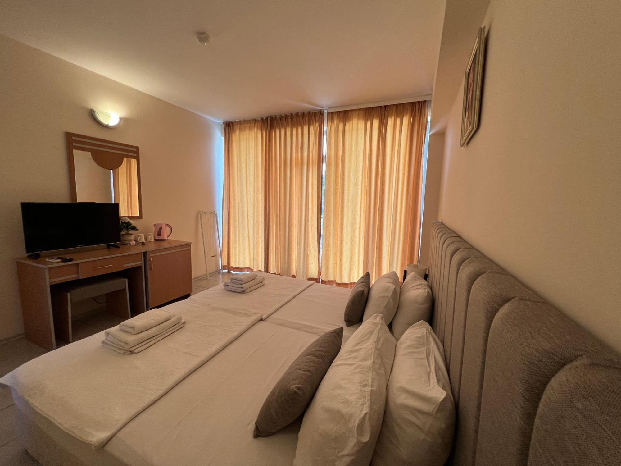 Persani Hotel-Free Parking Slăntjev Brjag Exteriör bild
