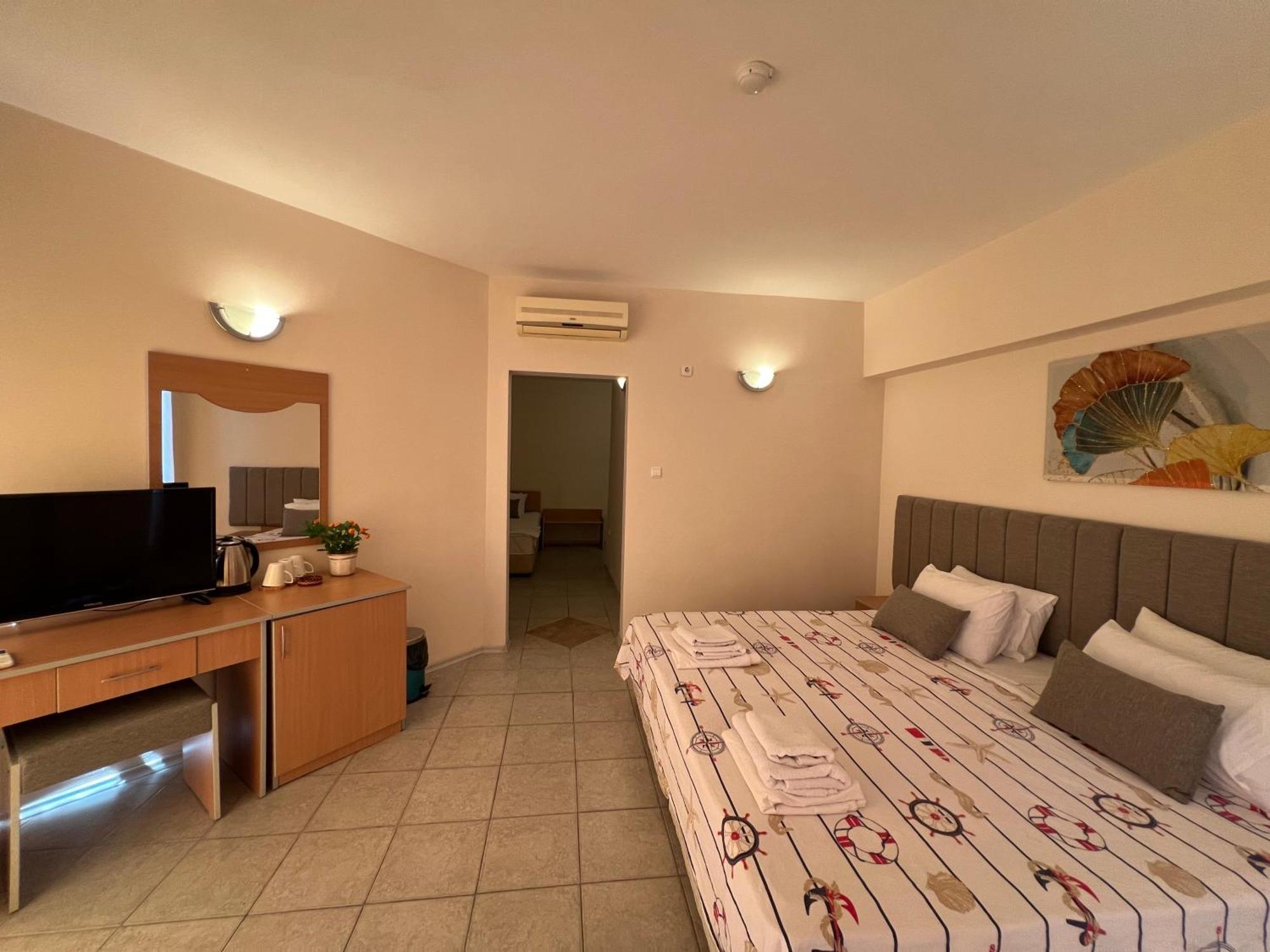Persani Hotel-Free Parking Slăntjev Brjag Exteriör bild
