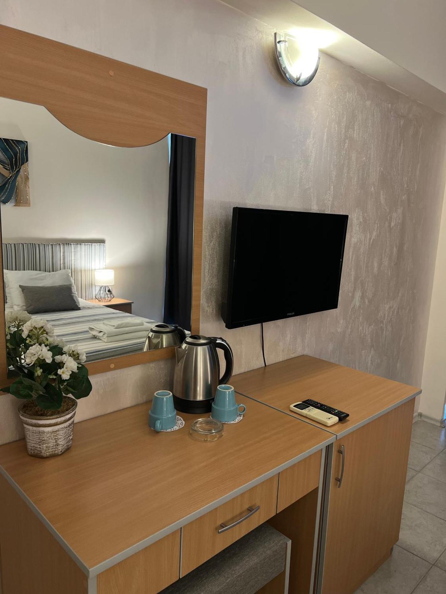 Persani Hotel-Free Parking Slăntjev Brjag Exteriör bild