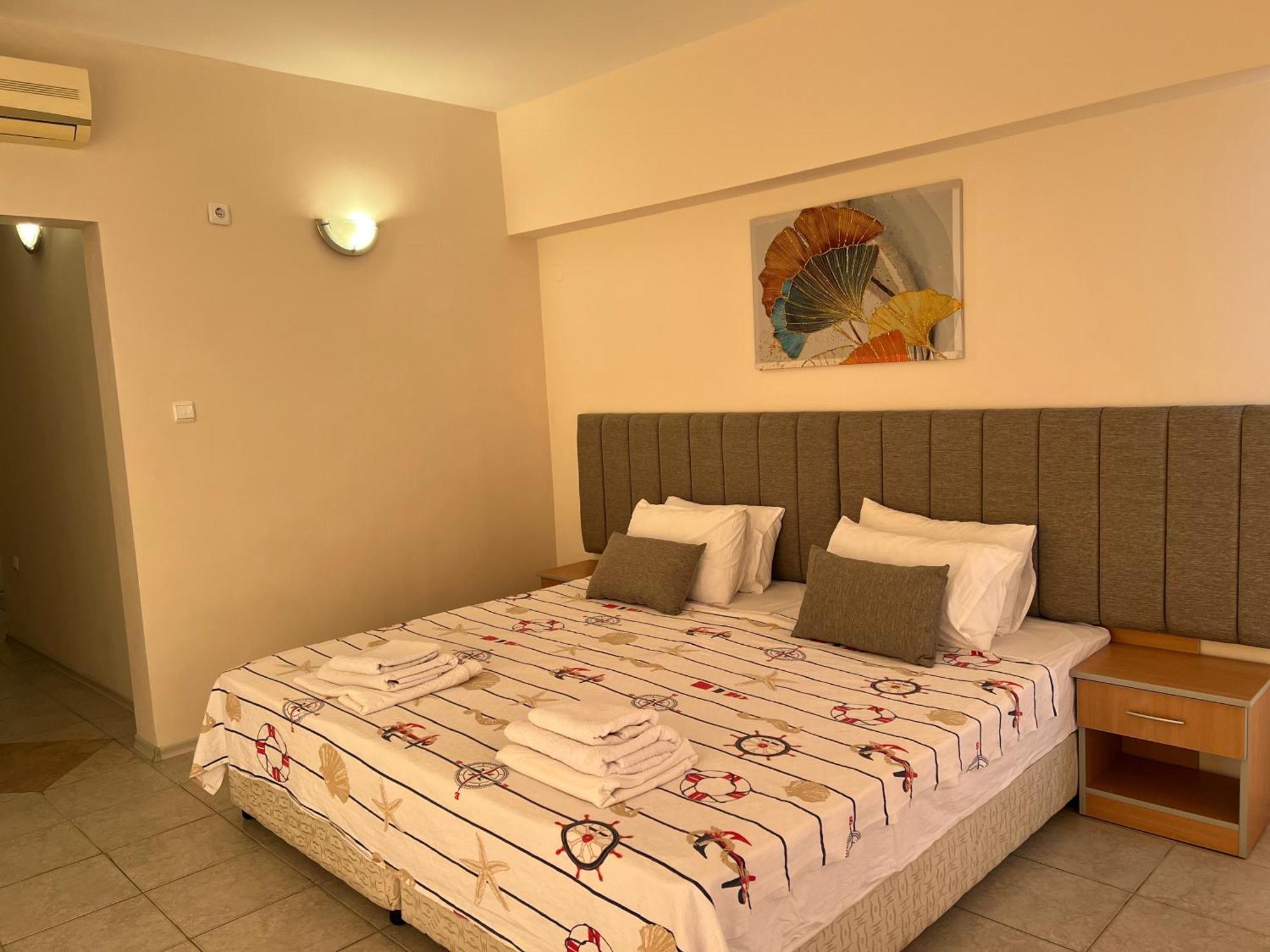 Persani Hotel-Free Parking Slăntjev Brjag Exteriör bild