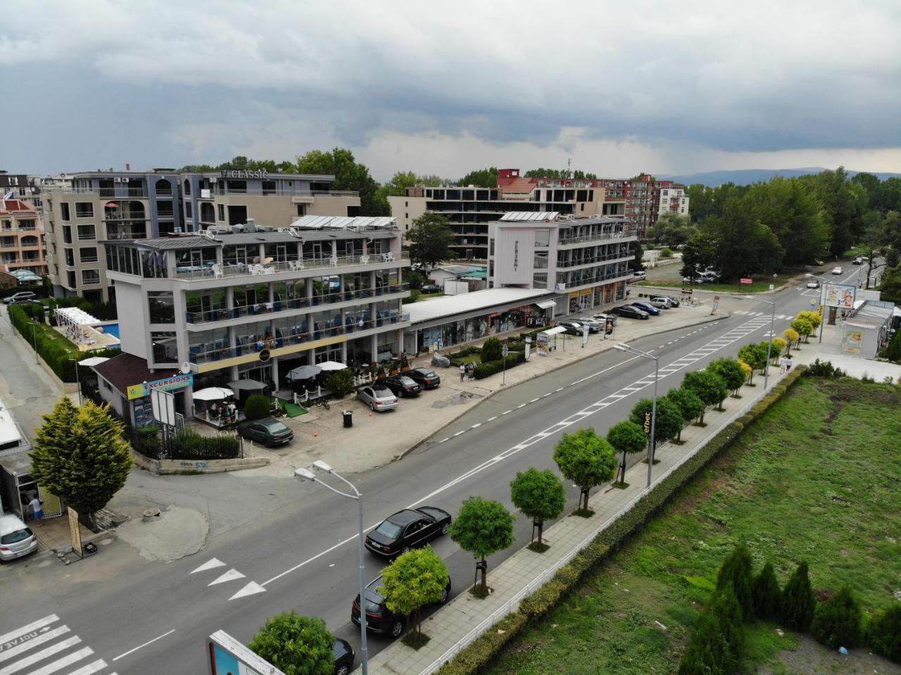 Persani Hotel-Free Parking Slăntjev Brjag Exteriör bild